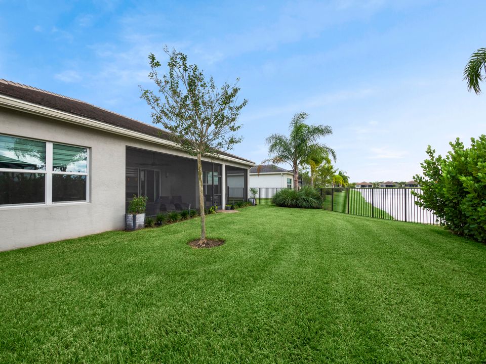 For Sale: $659,000 (3 beds, 2 baths, 2580 Square Feet)