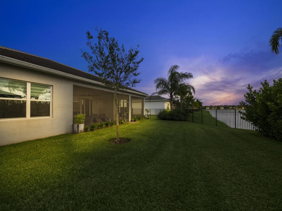 For Sale: $659,000 (3 beds, 2 baths, 2580 Square Feet)