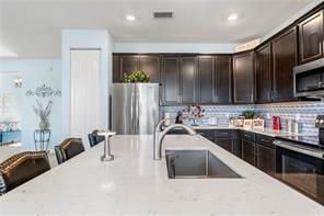 For Sale: $540,000 (3 beds, 2 baths, 1915 Square Feet)