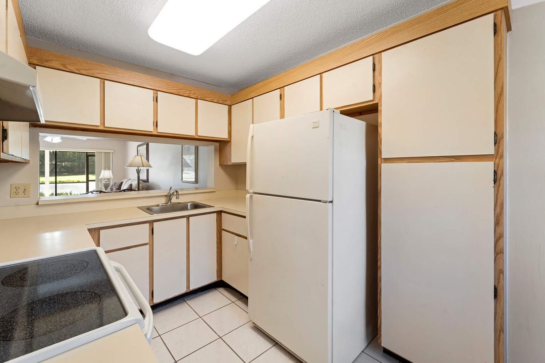 For Sale: $275,000 (2 beds, 2 baths, 1178 Square Feet)