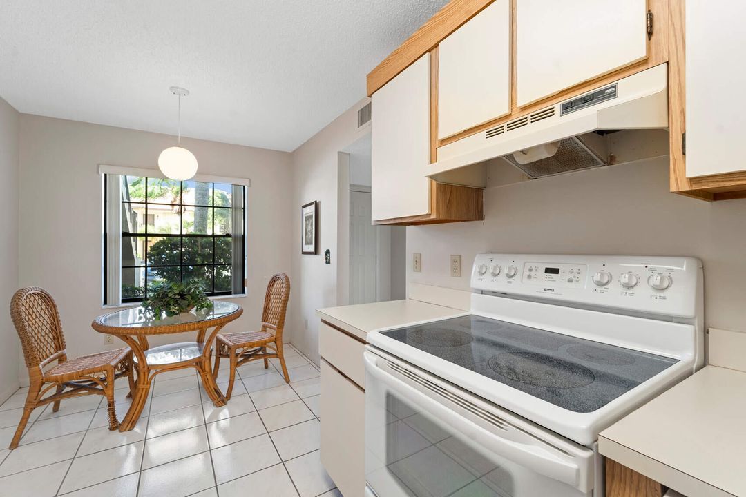 For Sale: $275,000 (2 beds, 2 baths, 1178 Square Feet)