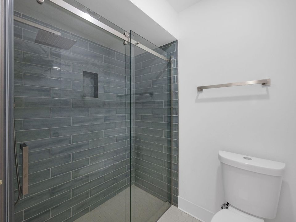 For Sale: $359,000 (2 beds, 2 baths, 1310 Square Feet)