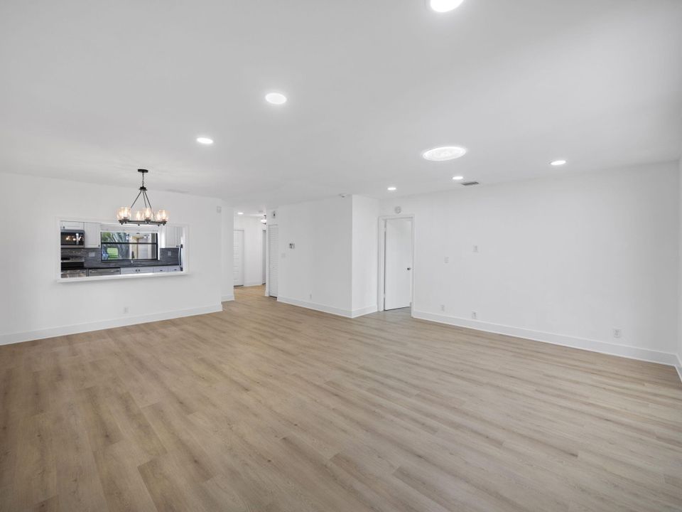 For Sale: $359,000 (2 beds, 2 baths, 1310 Square Feet)