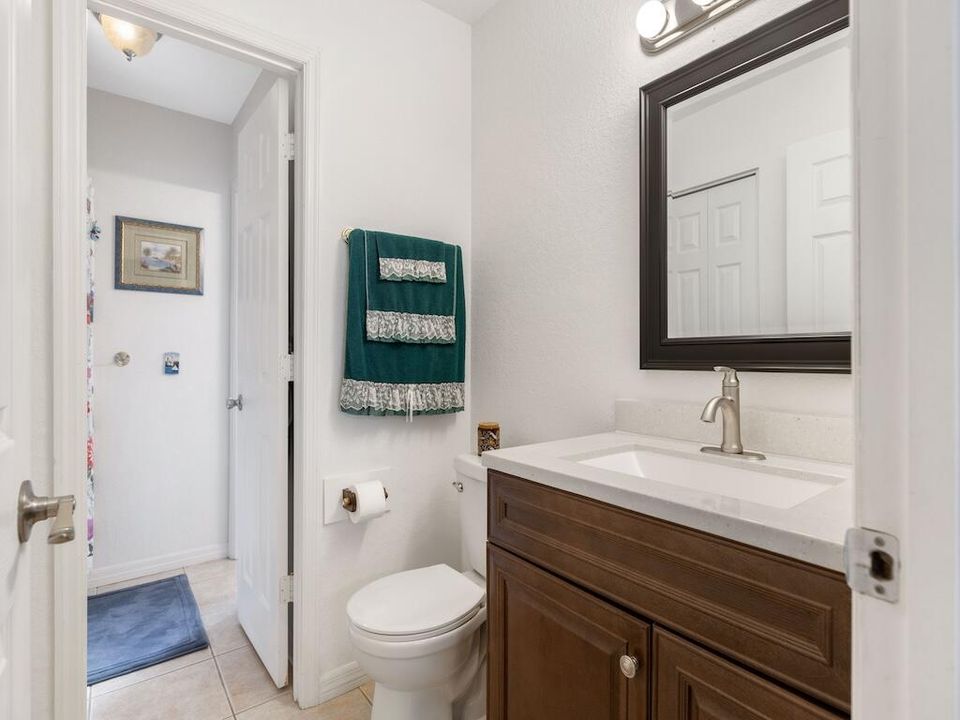 For Sale: $295,000 (2 beds, 1 baths, 1196 Square Feet)