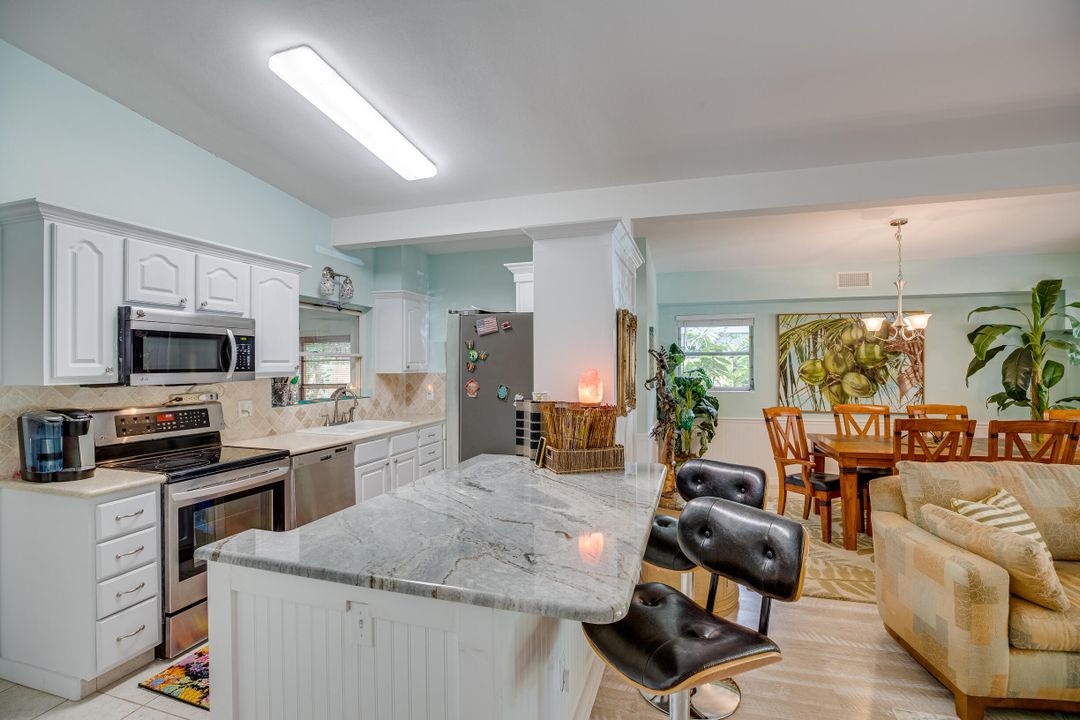 For Sale: $888,000 (3 beds, 2 baths, 1959 Square Feet)