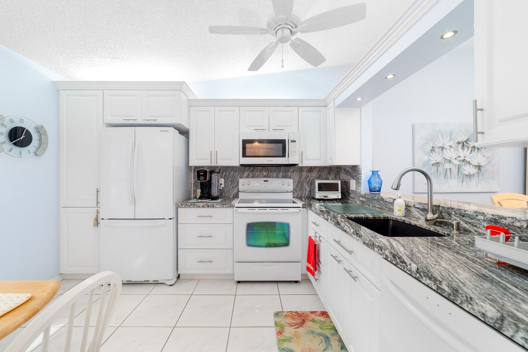 For Sale: $329,000 (2 beds, 2 baths, 1162 Square Feet)