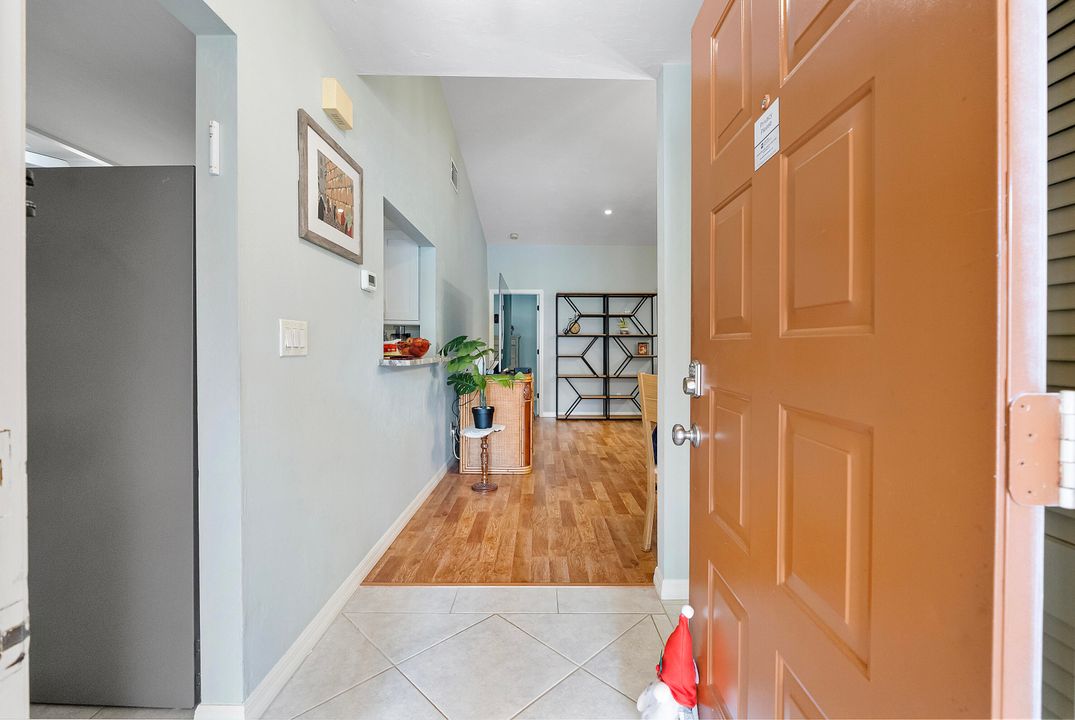 For Sale: $300,000 (2 beds, 2 baths, 1254 Square Feet)