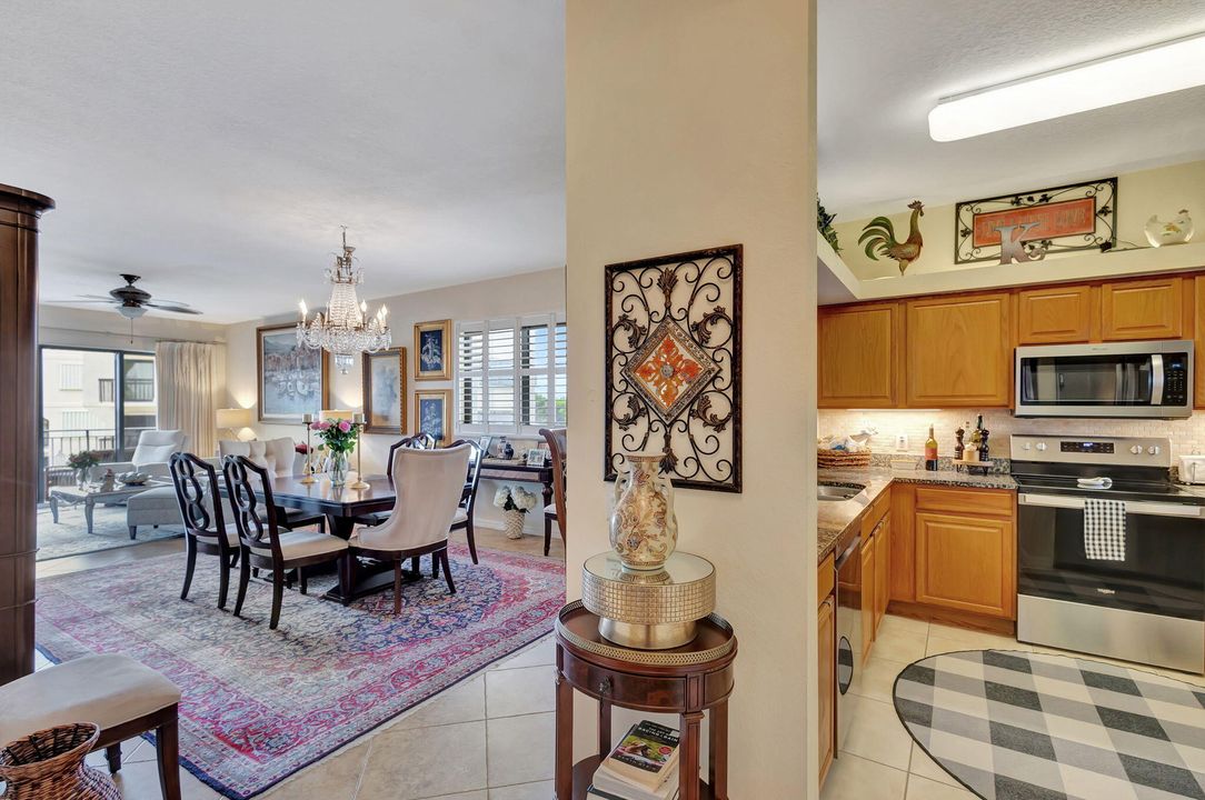 For Sale: $565,000 (2 beds, 2 baths, 1884 Square Feet)