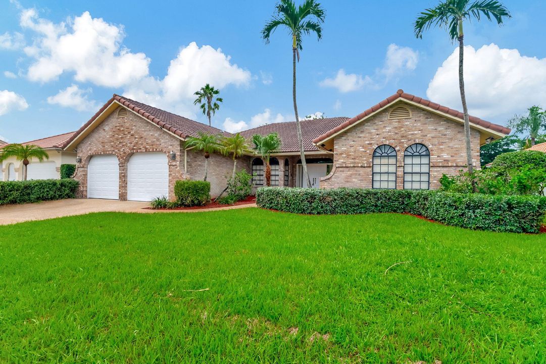 For Sale: $850,000 (3 beds, 3 baths, 2428 Square Feet)