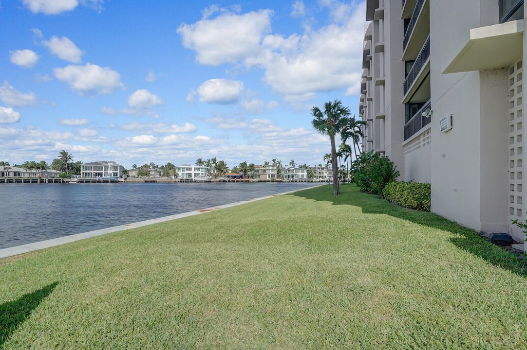 For Sale: $1,800,000 (3 beds, 2 baths, 1759 Square Feet)