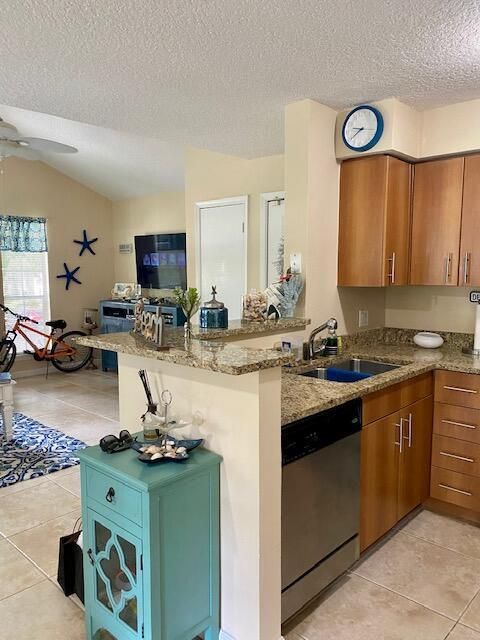 For Rent: $2,900 (2 beds, 2 baths, 948 Square Feet)