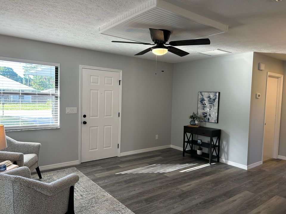 For Sale: $419,900 (2 beds, 2 baths, 1252 Square Feet)