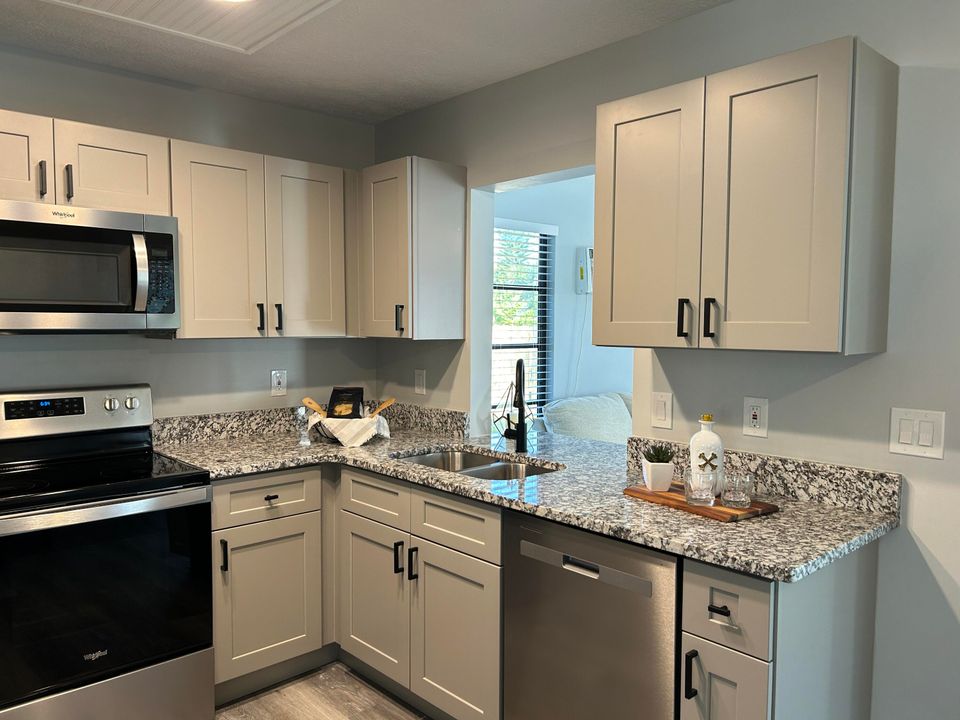 For Sale: $419,900 (2 beds, 2 baths, 1252 Square Feet)