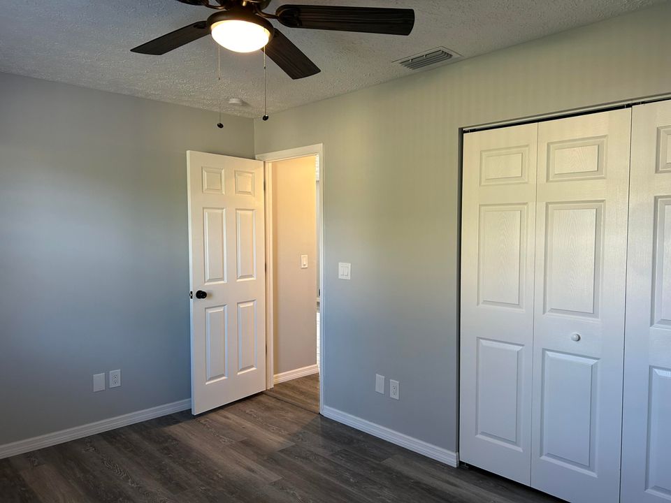 For Sale: $419,900 (2 beds, 2 baths, 1252 Square Feet)