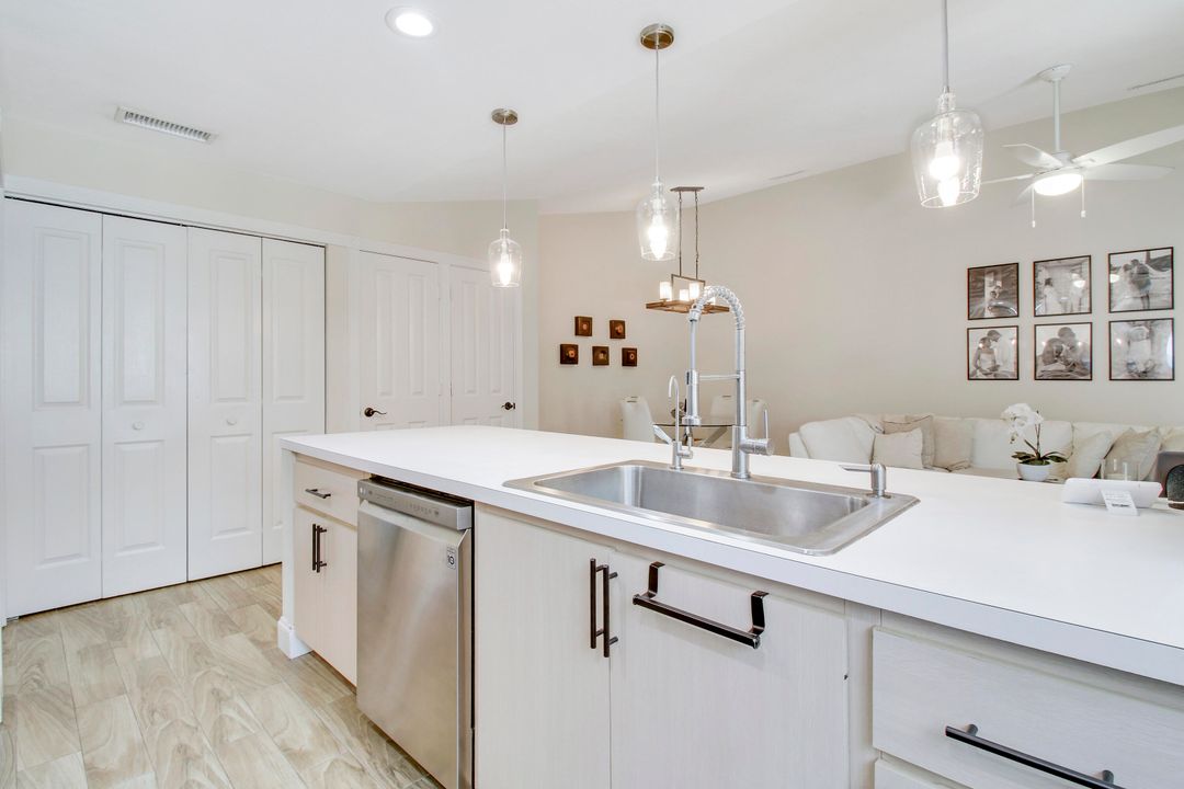 For Sale: $369,000 (2 beds, 2 baths, 1152 Square Feet)