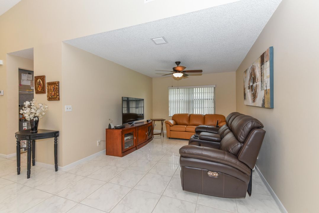 For Sale: $359,900 (2 beds, 2 baths, 1654 Square Feet)