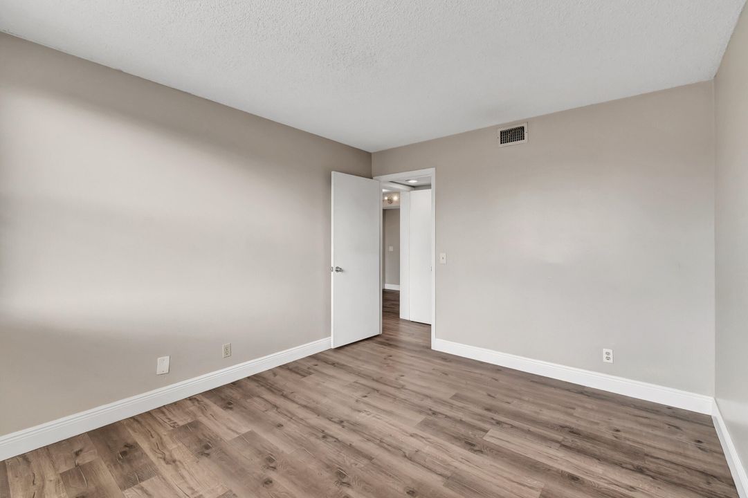 For Sale: $189,900 (2 beds, 2 baths, 728 Square Feet)