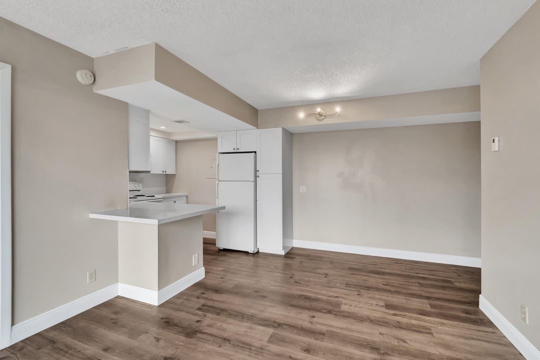 For Sale: $189,900 (2 beds, 2 baths, 728 Square Feet)