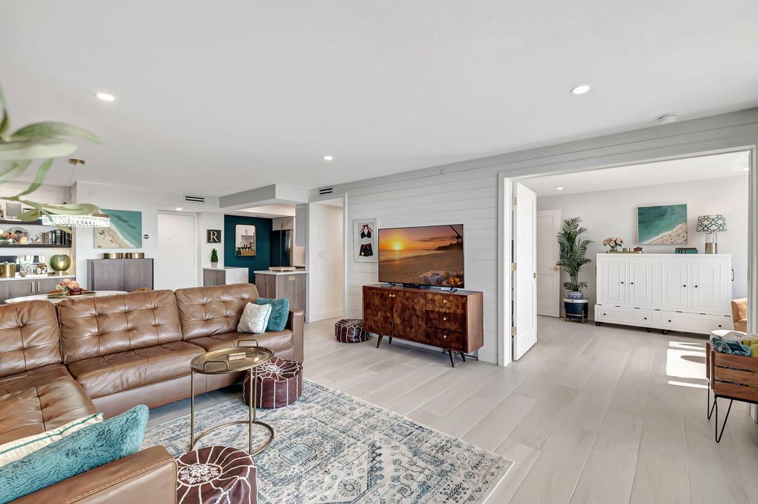 For Sale: $1,199,000 (2 beds, 2 baths, 1293 Square Feet)