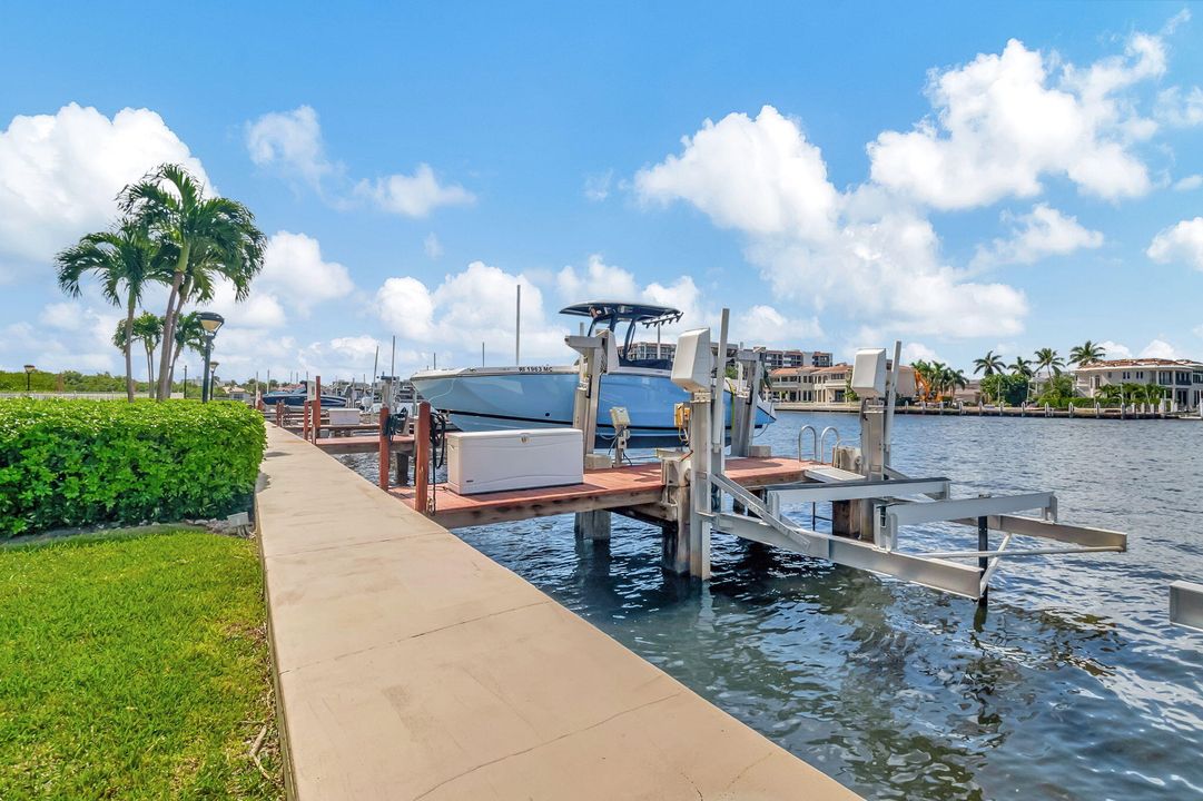 For Sale: $1,199,000 (2 beds, 2 baths, 1293 Square Feet)