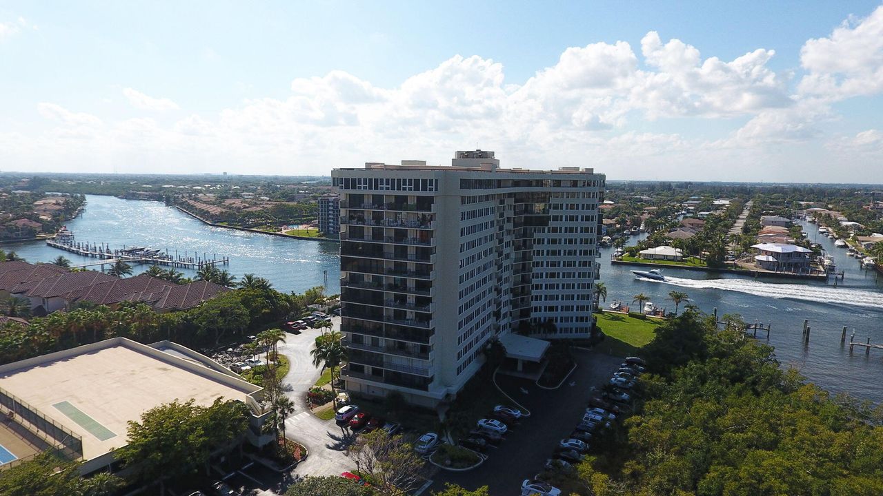 For Sale: $1,199,000 (2 beds, 2 baths, 1293 Square Feet)