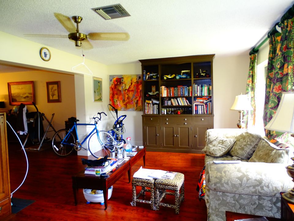 For Sale: $220,000 (2 beds, 2 baths, 999 Square Feet)