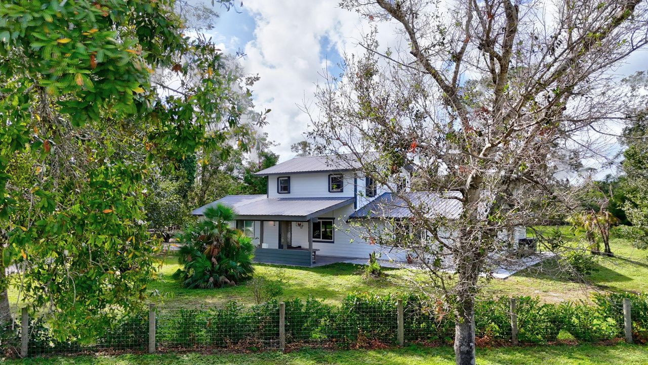 For Sale: $629,000 (3 beds, 2 baths, 2518 Square Feet)