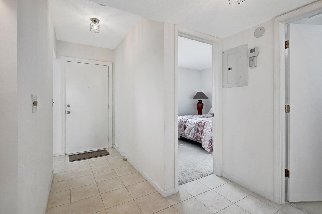 For Sale: $240,000 (2 beds, 2 baths, 1300 Square Feet)