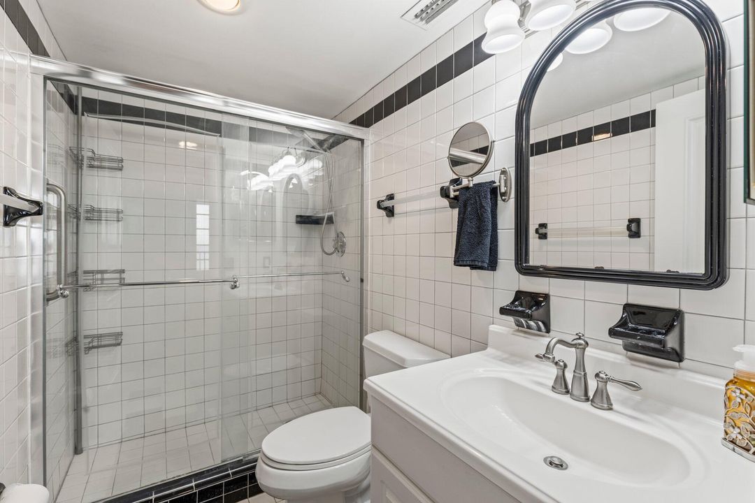 For Sale: $395,000 (2 beds, 2 baths, 1211 Square Feet)