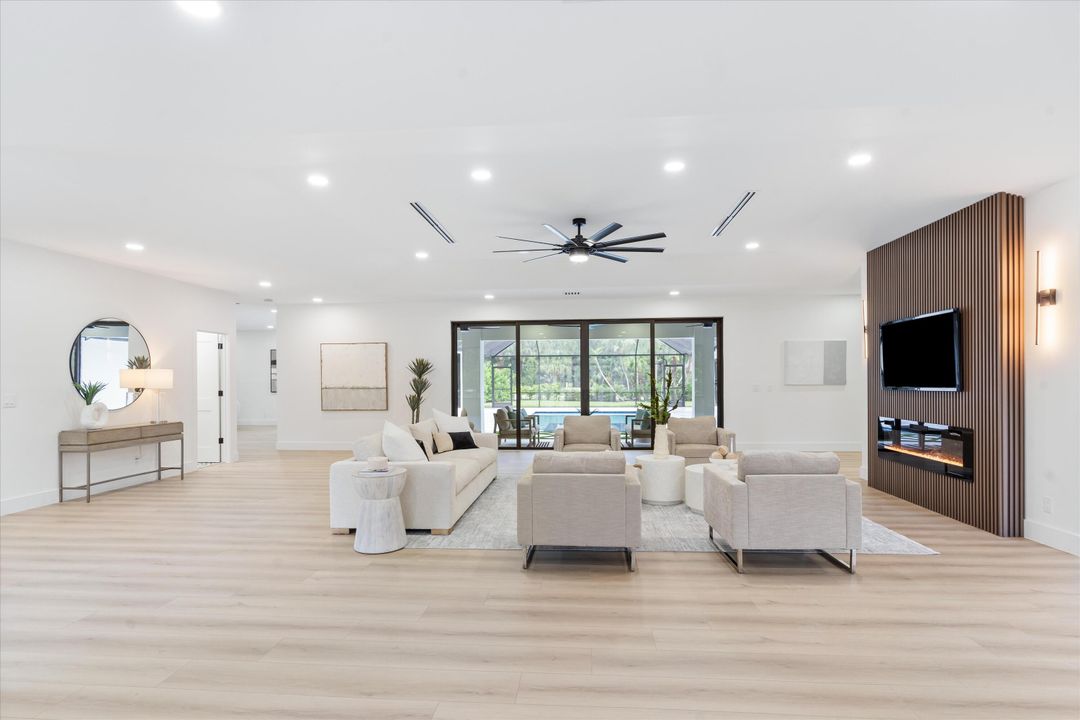 For Sale: $2,799,000 (5 beds, 6 baths, 5381 Square Feet)