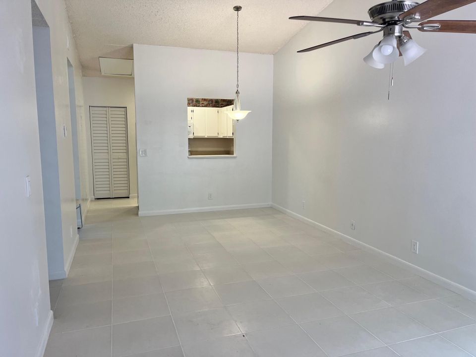 For Rent: $2,595 (2 beds, 2 baths, 950 Square Feet)