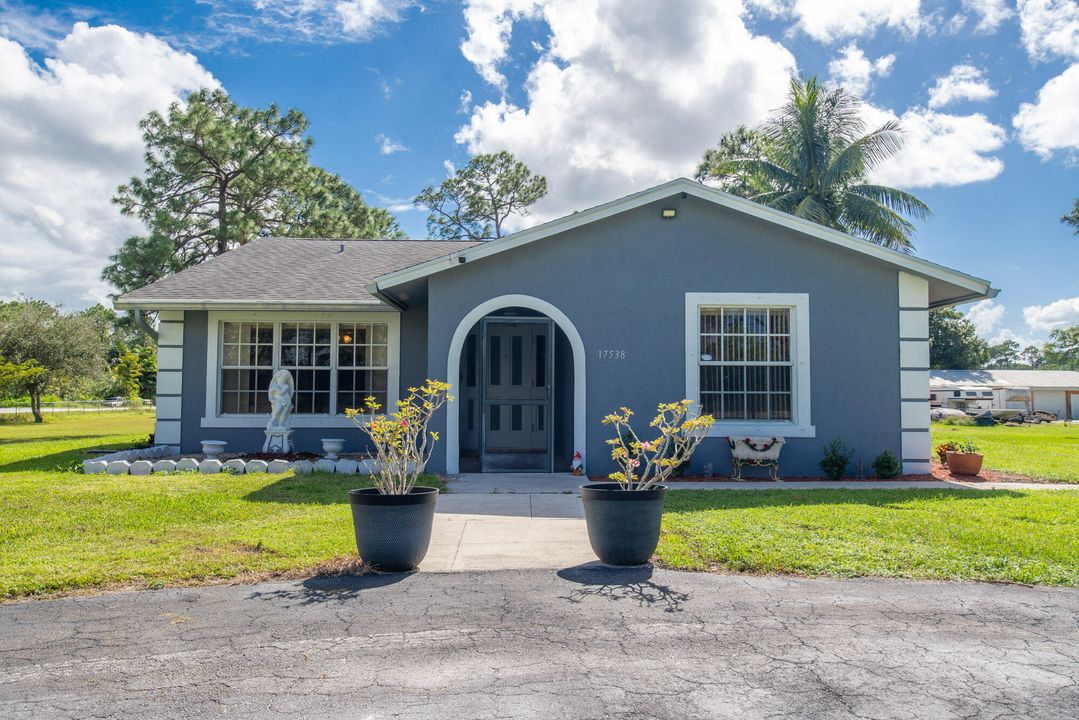 For Sale: $700,000 (3 beds, 2 baths, 1652 Square Feet)