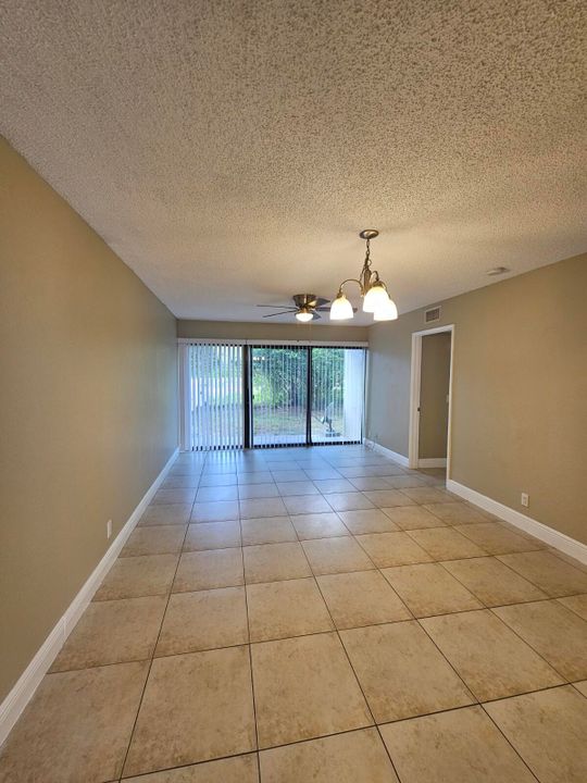 For Rent: $1,850 (2 beds, 2 baths, 916 Square Feet)