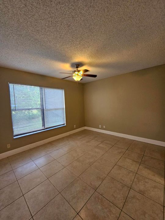 For Rent: $1,850 (2 beds, 2 baths, 916 Square Feet)