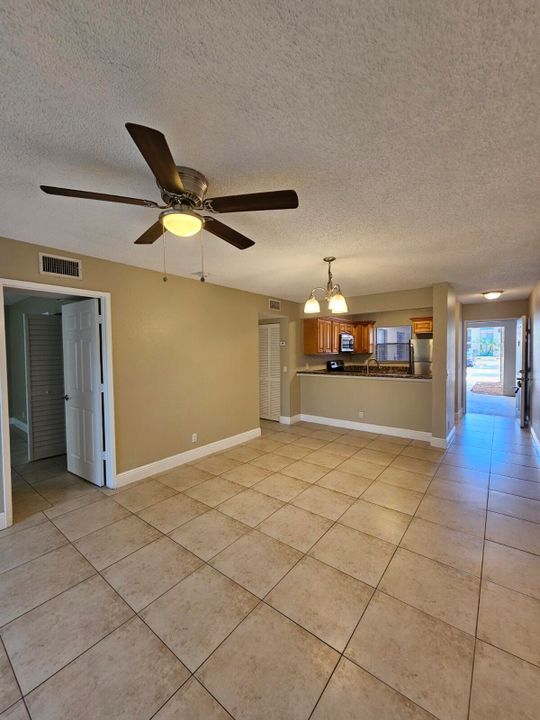 For Rent: $1,850 (2 beds, 2 baths, 916 Square Feet)