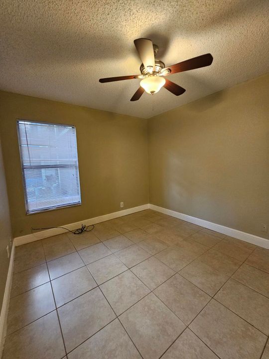 For Rent: $1,850 (2 beds, 2 baths, 916 Square Feet)