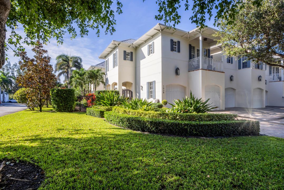 For Sale: $3,495,000 (3 beds, 3 baths, 3030 Square Feet)