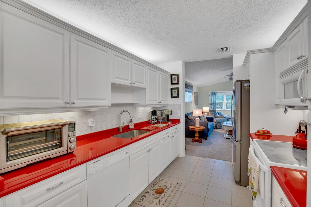 For Sale: $238,500 (2 beds, 2 baths, 1414 Square Feet)