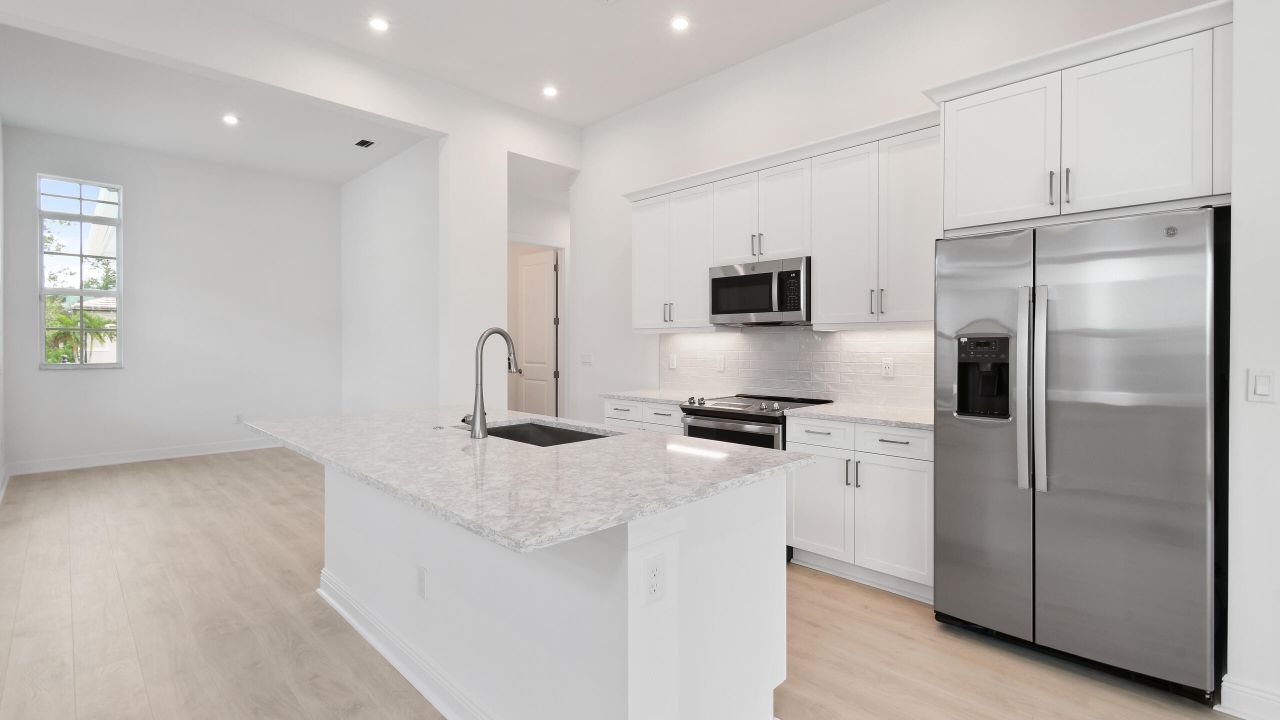 For Sale: $441,673 (2 beds, 2 baths, 1490 Square Feet)