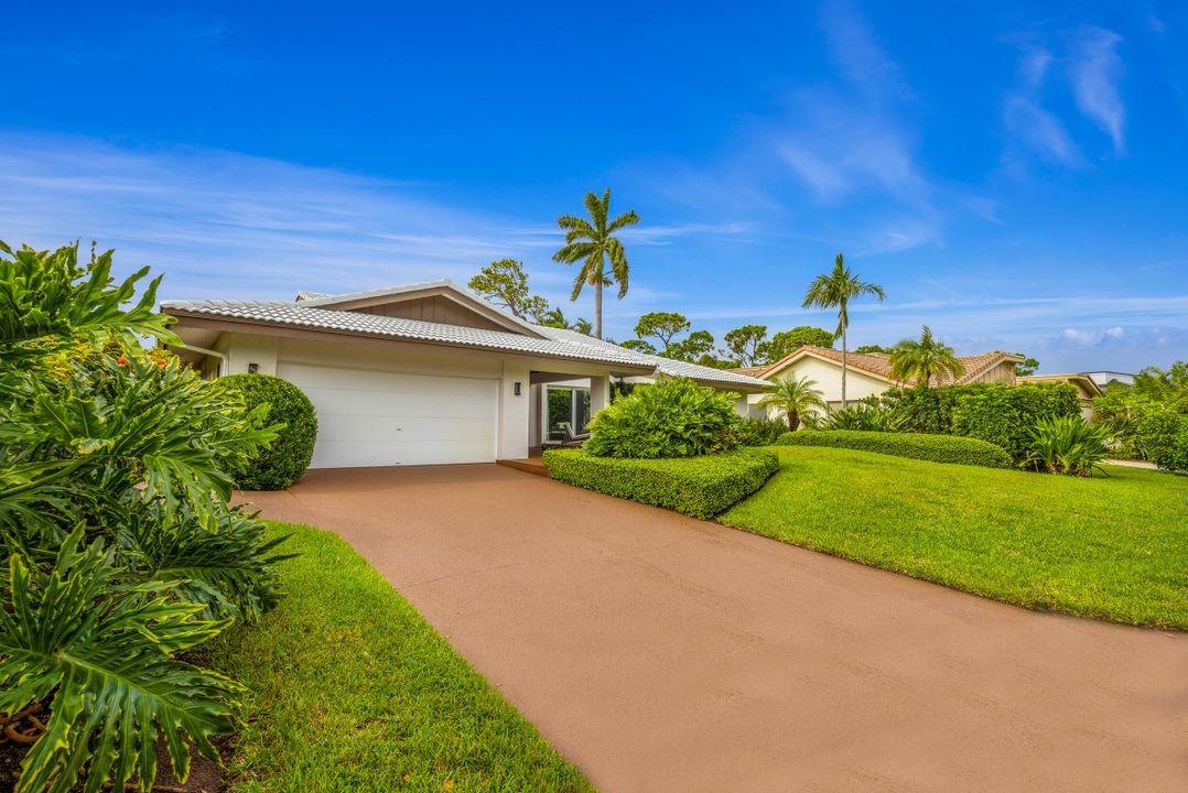 For Sale: $2,250,000 (3 beds, 2 baths, 3038 Square Feet)