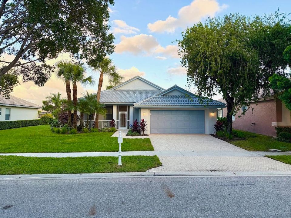 Active With Contract: $3,400 (3 beds, 2 baths, 2018 Square Feet)