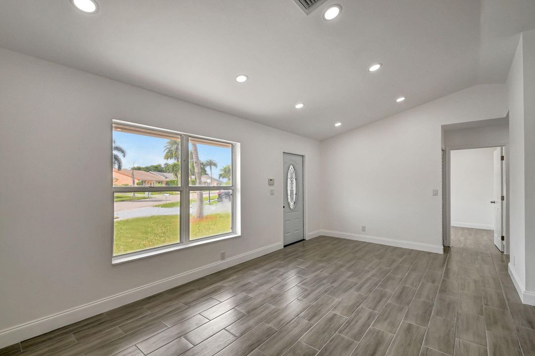 For Sale: $549,000 (4 beds, 2 baths, 1476 Square Feet)