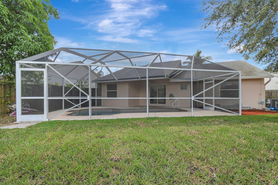 For Sale: $549,000 (4 beds, 2 baths, 1476 Square Feet)