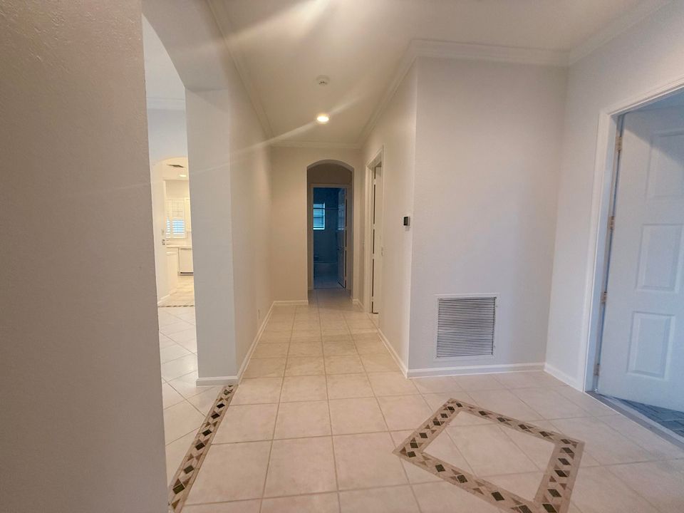 Active With Contract: $3,400 (3 beds, 2 baths, 2018 Square Feet)