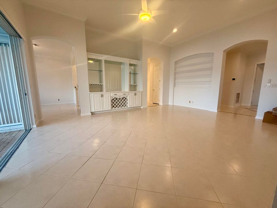 Active With Contract: $3,400 (3 beds, 2 baths, 2018 Square Feet)