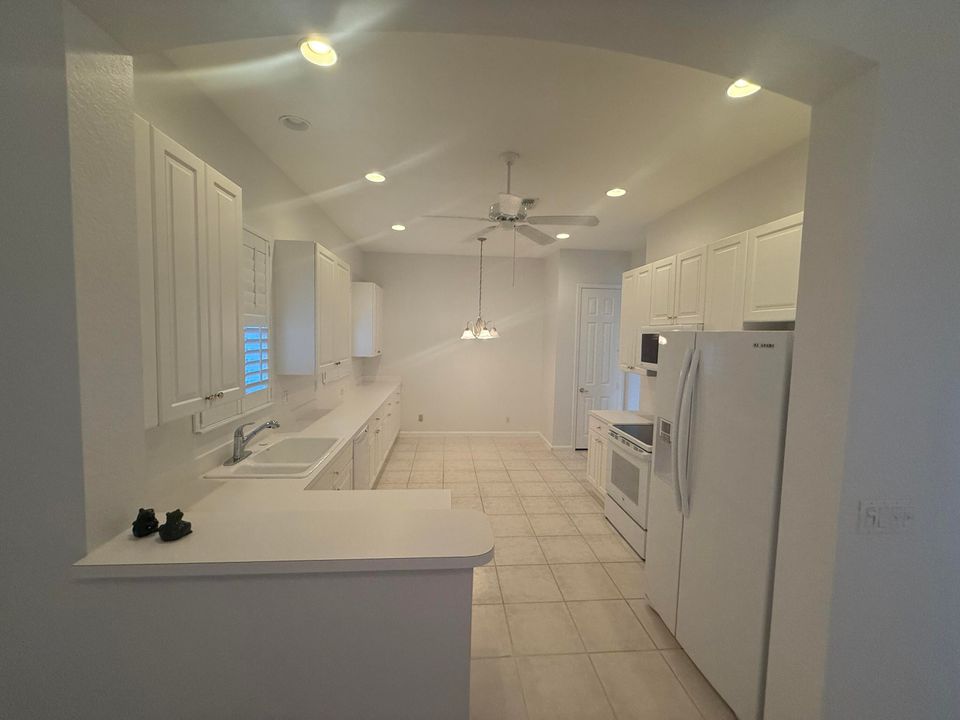 Active With Contract: $3,400 (3 beds, 2 baths, 2018 Square Feet)