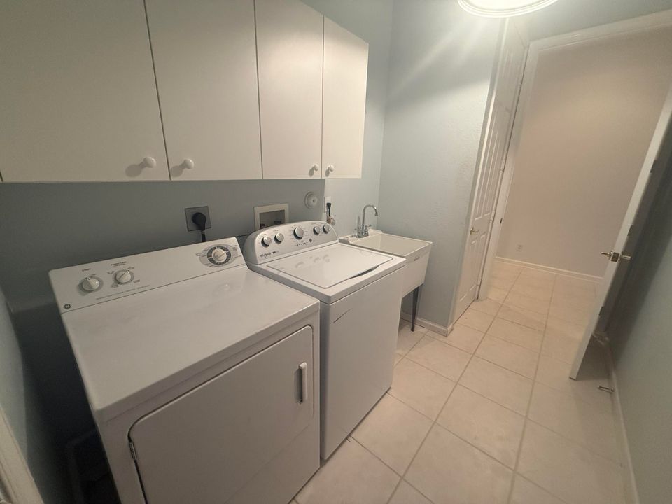 Active With Contract: $3,400 (3 beds, 2 baths, 2018 Square Feet)