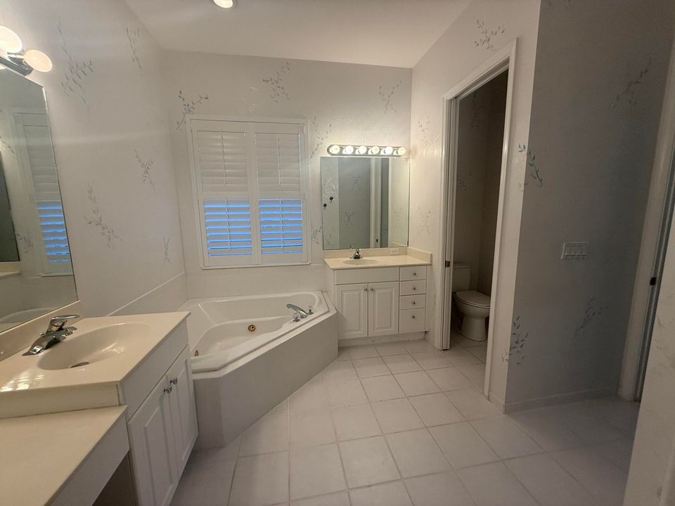 Active With Contract: $3,400 (3 beds, 2 baths, 2018 Square Feet)