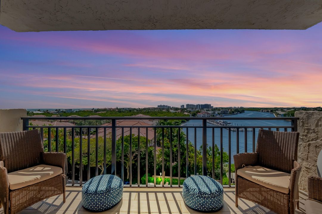 For Sale: $1,199,000 (2 beds, 2 baths, 1293 Square Feet)