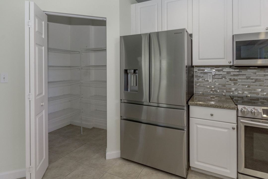 For Sale: $648,888 (2 beds, 2 baths, 1940 Square Feet)